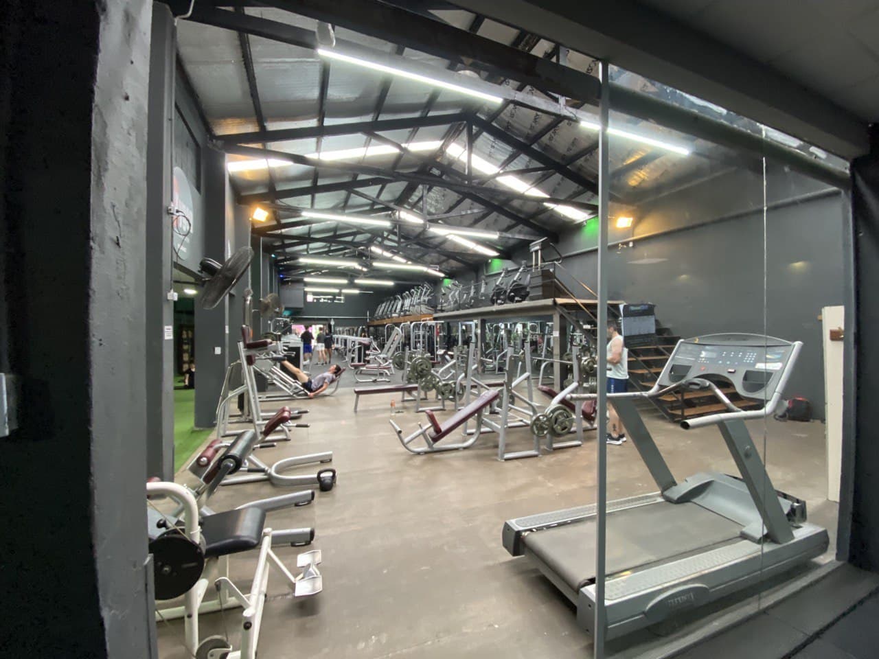 Piso principal de Fitness King Vicente López